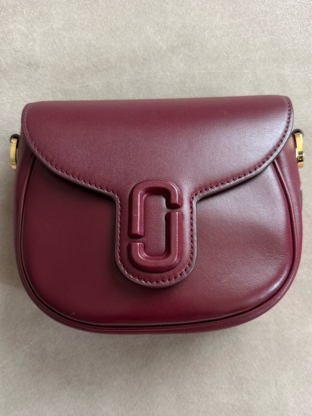 Marc Jacobs The Covered J Marc Saddle Bag in cherry maroon wine red - Picture 3 of 15